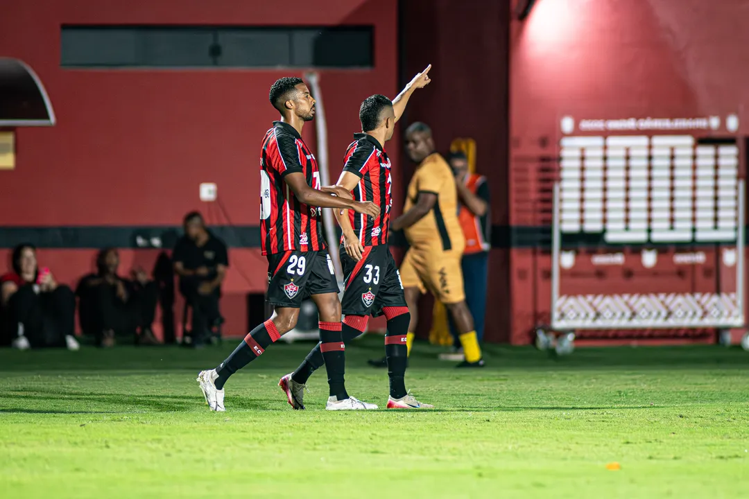 Erick foi autor do golaço do Vitória
