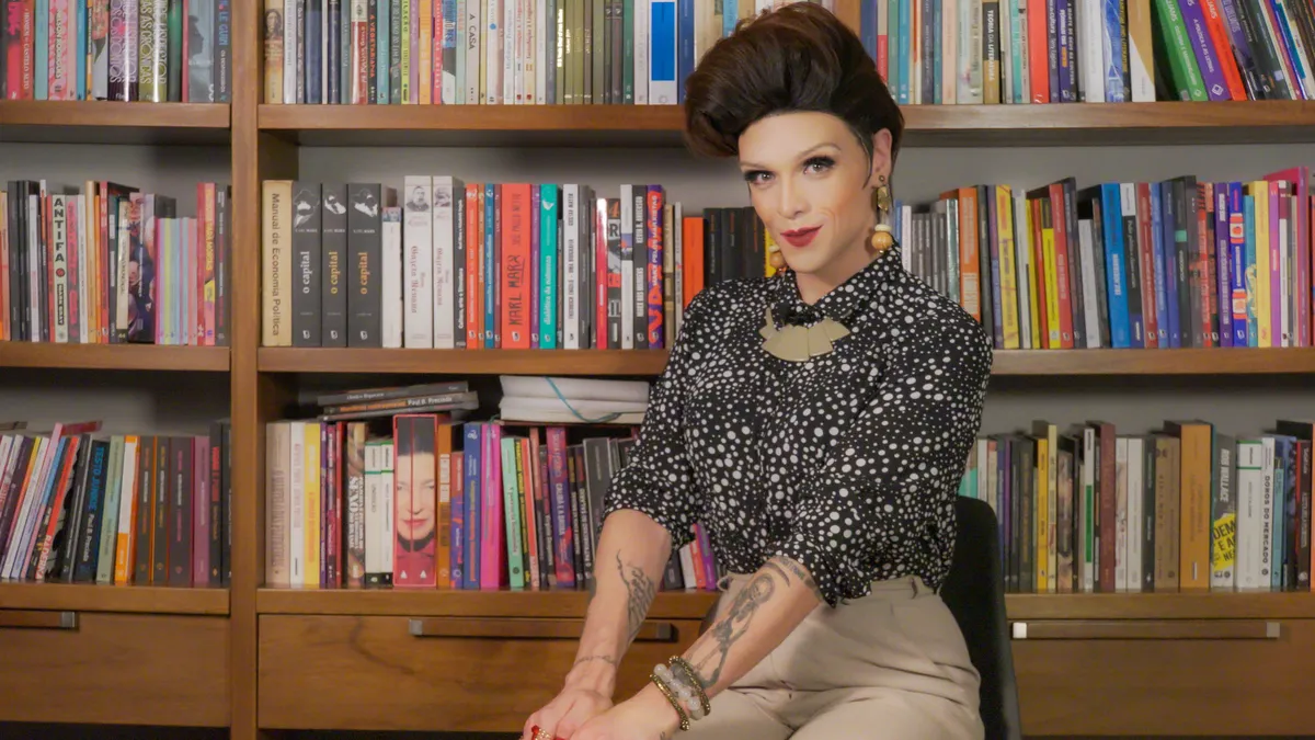 A youtuber e professora Rita Von Hunty vai falar sobre narrativas e grupos minorizados