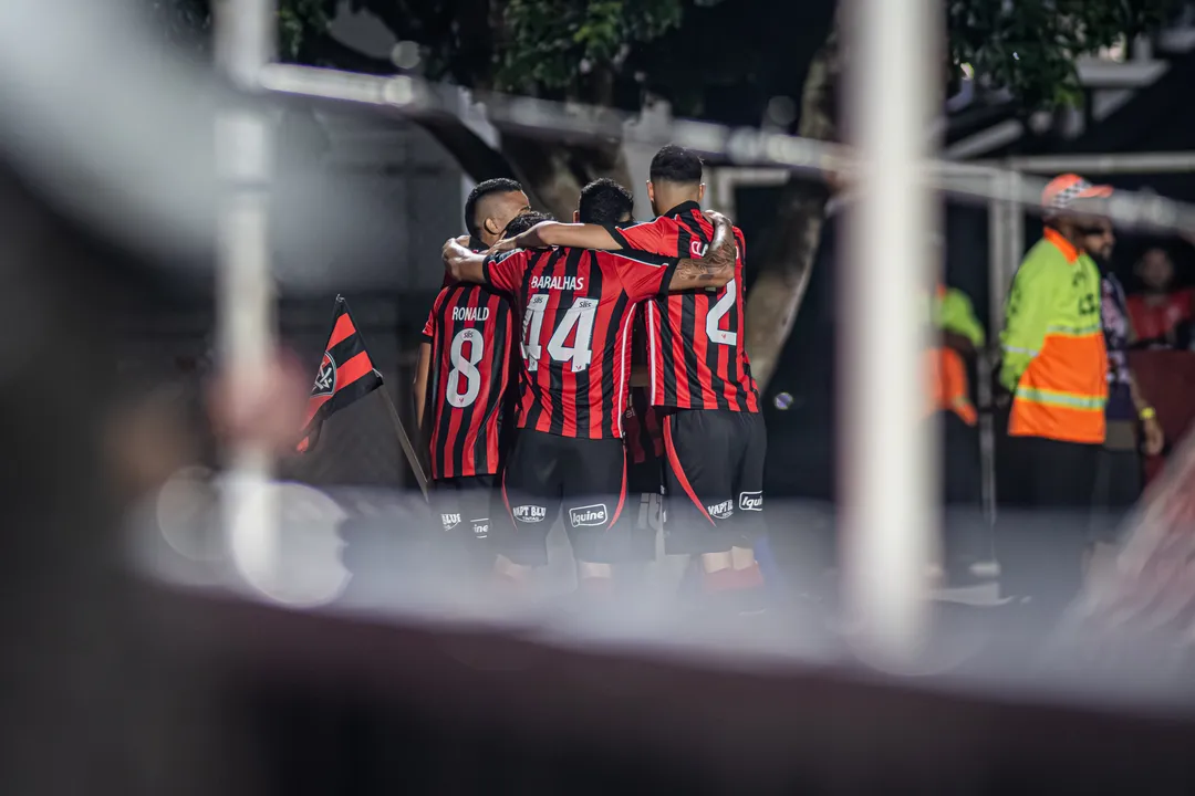 Vitória e São Paulo se enfrentam pela 19ª rodada do Brasileirão