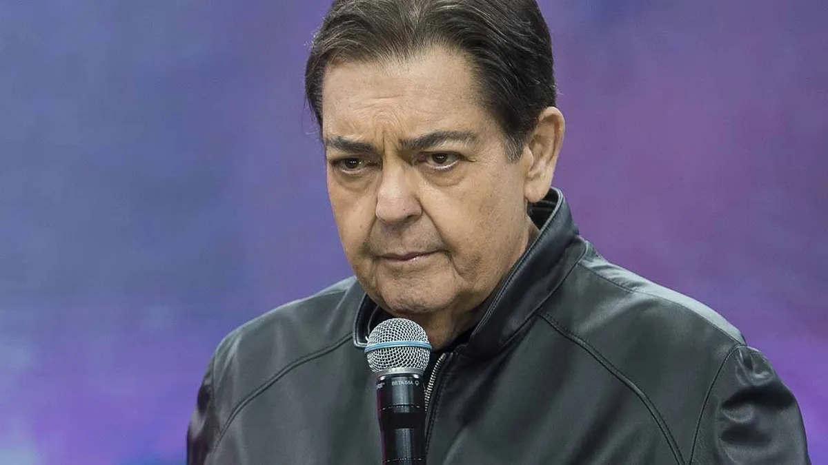 Faustão segue internado