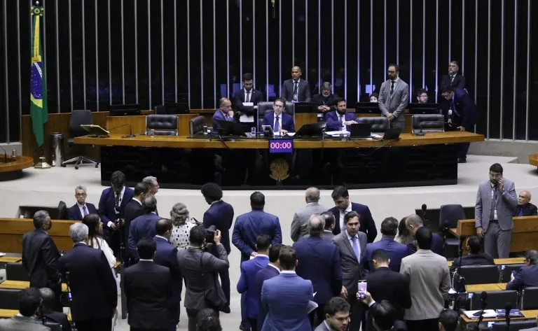 Câmara dos Deputados aprovou flexibilização das regras ambientais durante a madrugada