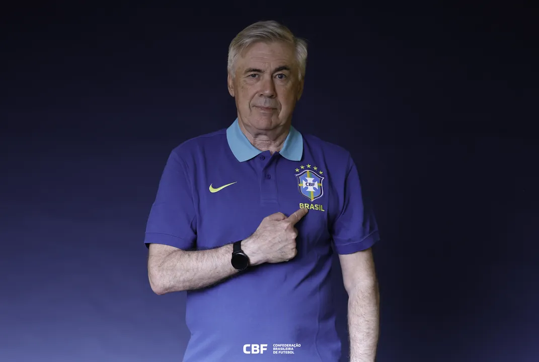 O italiano Carlo Ancelotti é o técnico da Seleção Brasileira