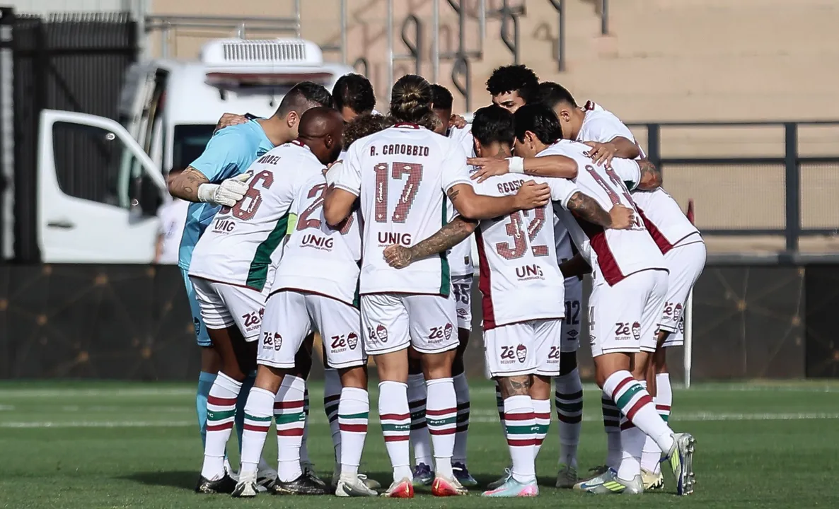 Jogadores do Fluminense antes do duelo contra o RB Bragantino