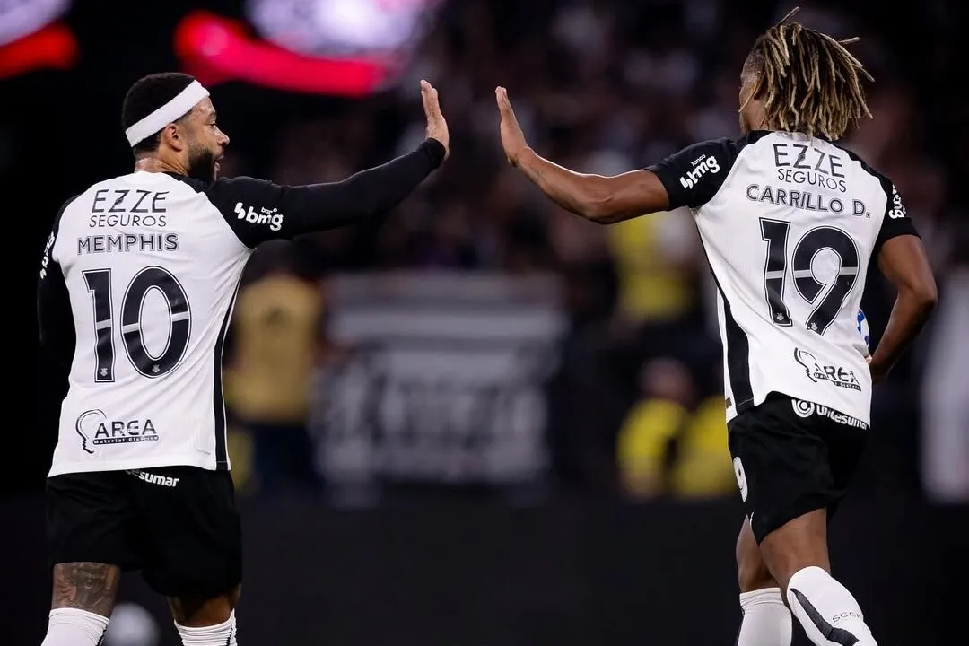Memphis Depay e André Carrillo são peças importantes no elenco do Corinthians