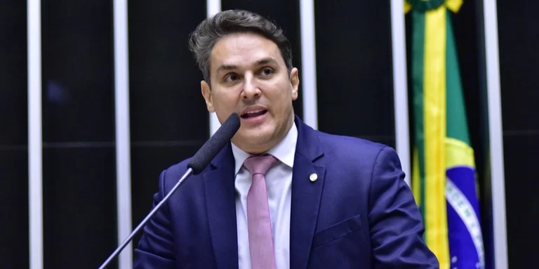 Coronel Zucco foi um dos líderes da ocupação da Câmara e quer obrigar Hugo Motta a pautar a anistia aos golpistas de 8 de janeiro de 2023.