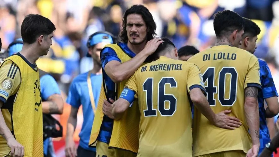 Boca Juniors em sua pior crise histórica, com 103 dias sem vencer. Saiba sobre os jogadores afastados, a pressão sobre Riquelme e o futuro incerto do clube argentino.