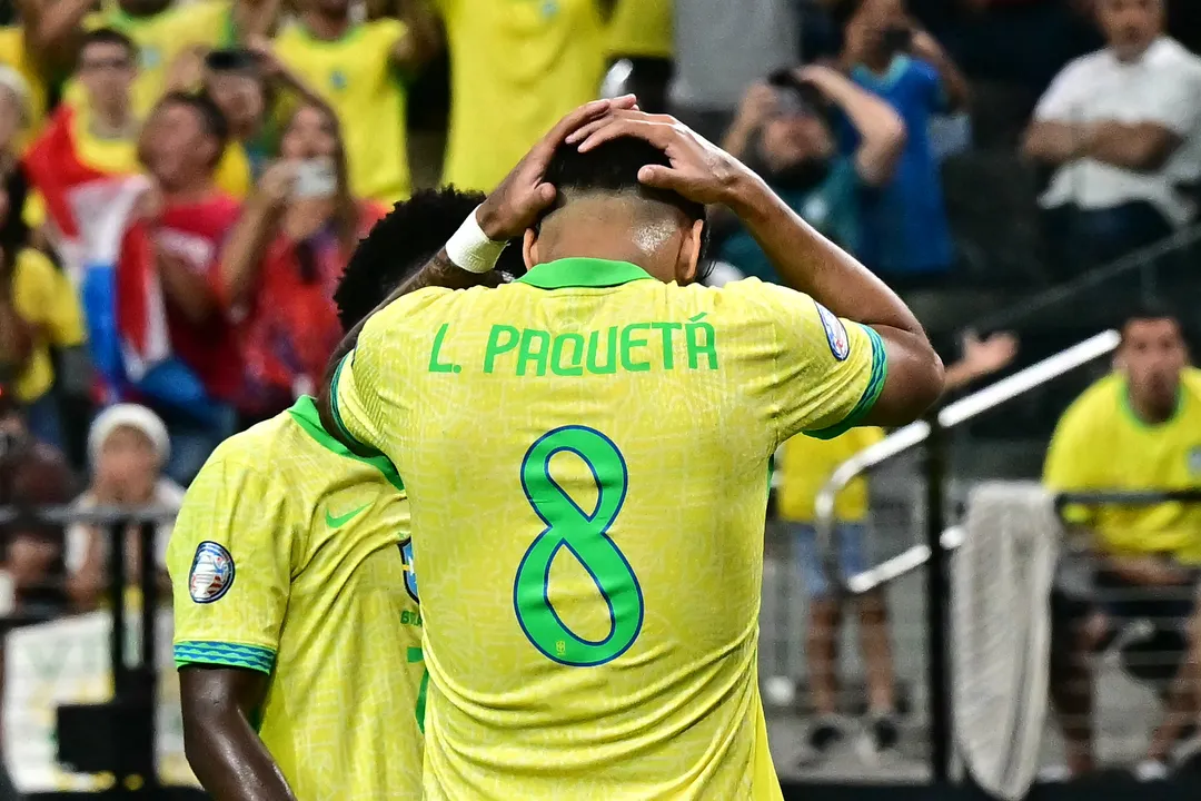 Lucas Paquetá é absolvido após dois anos de investigação e mira retorno à Seleção Brasileira, com futuro promissor no futebol inglês e Copa do Mundo.