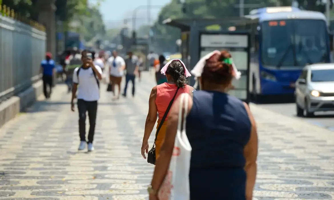 As temperaturas elevadas devem se manter por vários dias consecutivos