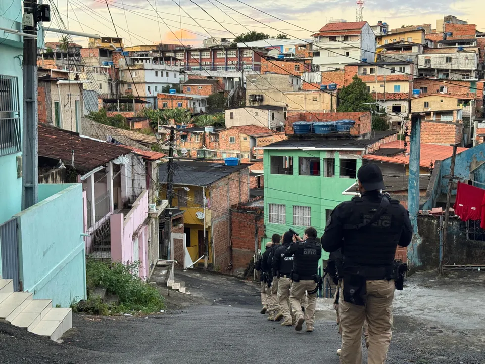 Equipes da Civil cumprindo diligências da Operação Égide