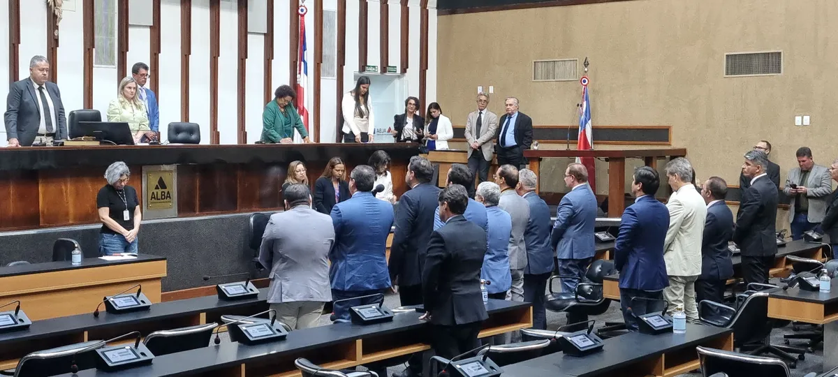 Deputados em sessão ordinária da Alba