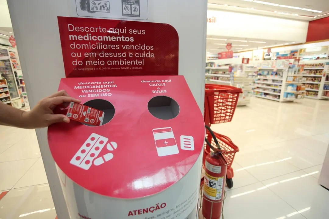 Orientação é levar  medicamentos e embalagens a uma farmácia, que, caso não disponha de caixa coletora, deve indicar local apropriado