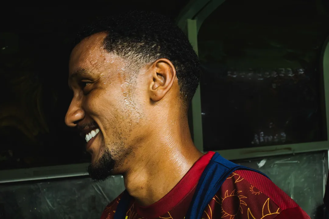 Versátil e decisivo, Rezende retoma destaque no Bahia, atua na final da Copa do Nordeste e é opção de Ceni entre os desfalques.