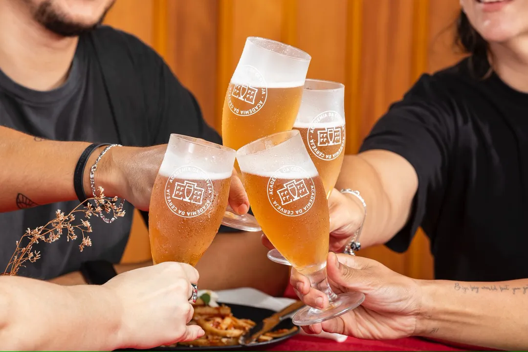 Imagem ilustrativa da imagem Dia da Cerveja: a história por trás da bebida favorita dos brasileiros