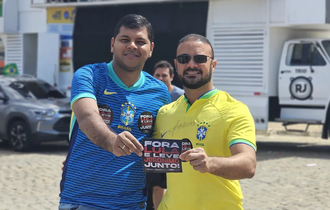 Diego Castro e Capitão Alden participaram de ato bolsonarista no Farol da Barra.