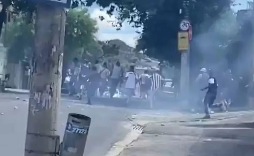 Cerca de 50 torcedores participaram da confusão