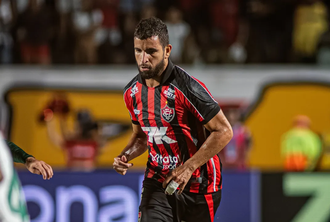 O meia Pepê será julgado pelo STJD por expulsão no Ba-Vi pelo Brasileirão