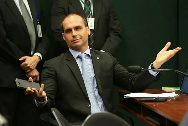 Eduardo Bolsonaro se licenciou do mandato para morar nos Estados Unidos, onde passou a atuar ao lado do governo Donald Trump em ações contra o Brasil