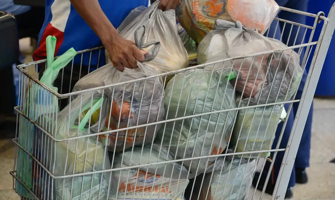 Ação foi ajuizada a partir da denúncia de consumidora que passou mal após ingerir mercadoria