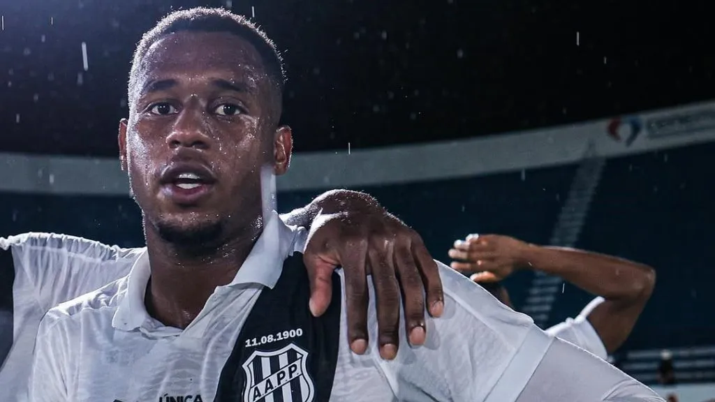 Dudu com a camisa da Ponte Preta