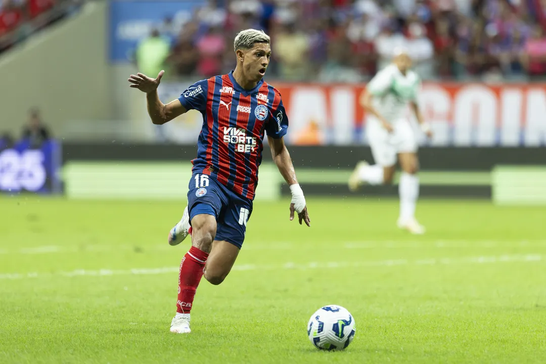 Erick Pulga saiu de campo sentindo a coxa contra o Retrô
