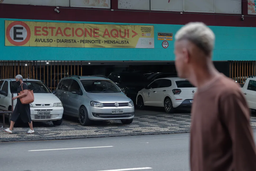 Estacionamento localizado da Avenida Carlos Gomes