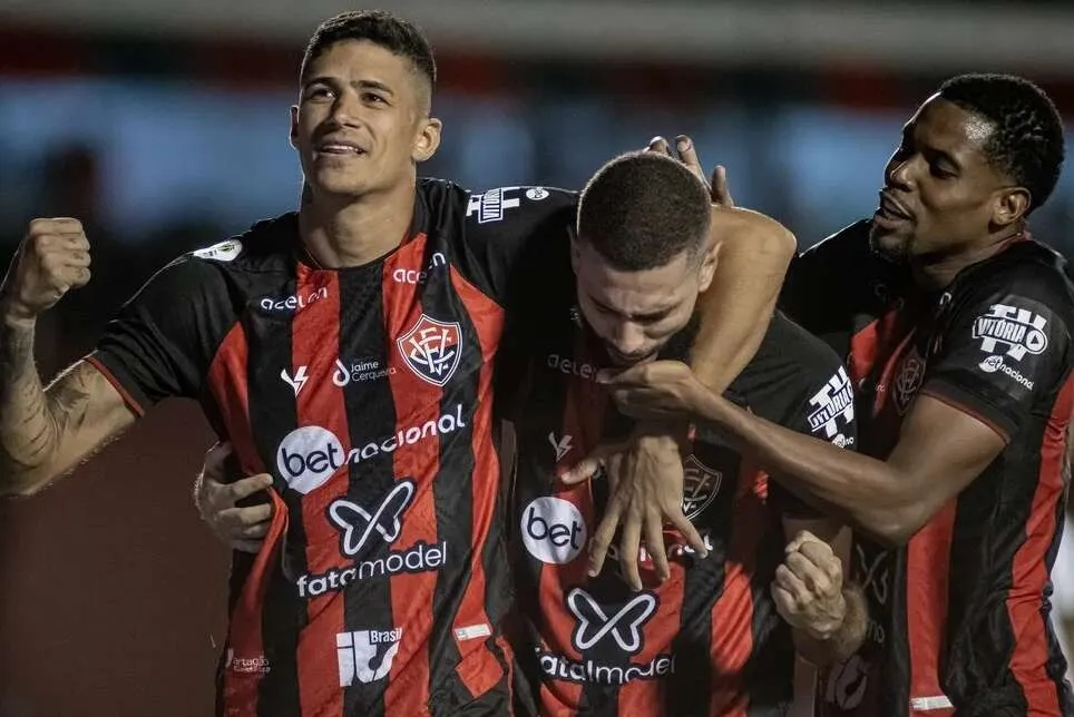 Camutanga pelo Vitória