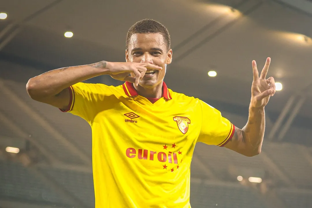 Göztepe vence Fatih Karagümrük com gol e assistência de Janderson