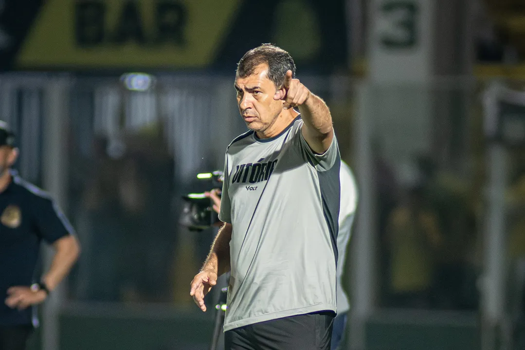 Técnico Fábio Carille durante a partida contra o Mirassol
