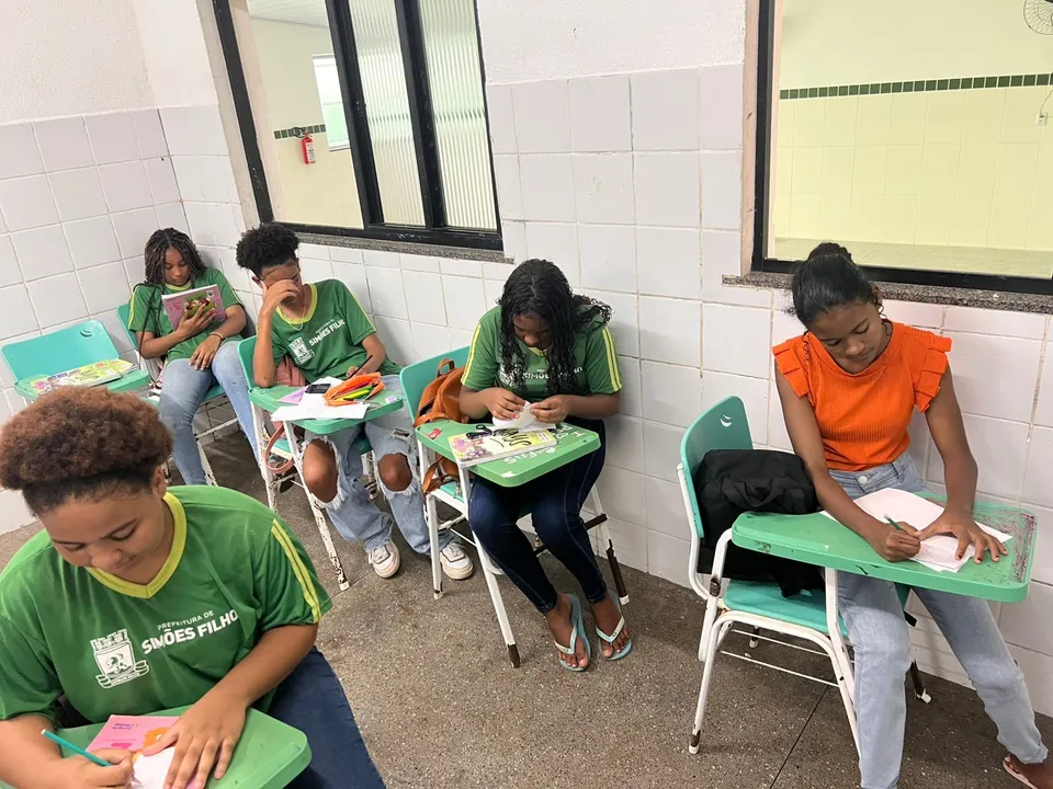 Fanzines estimulam leitura e criatividade em escola de Simões Filho