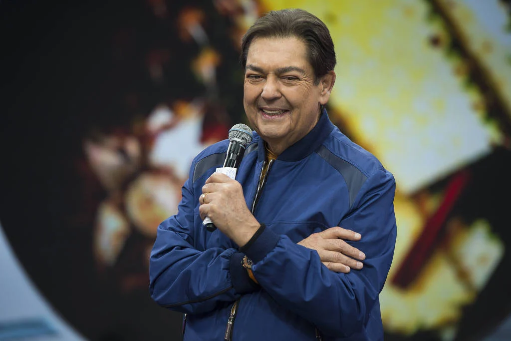 Apresentador está se recuperando após ser extubado