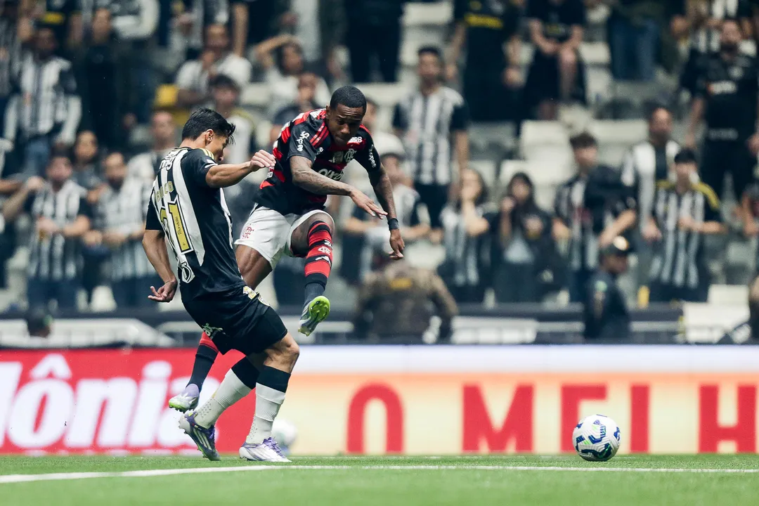 Com zebras e decisões nos pênaltis, a Copa do Brasil 2025 teve cinco classificados às quartas nesta quarta, 6. Flamengo e Palmeiras deram adeus. Bahia, Corinthians, Flu, Galo e Athletico seguem vivos. Veja os detalhes e próximos jogos.