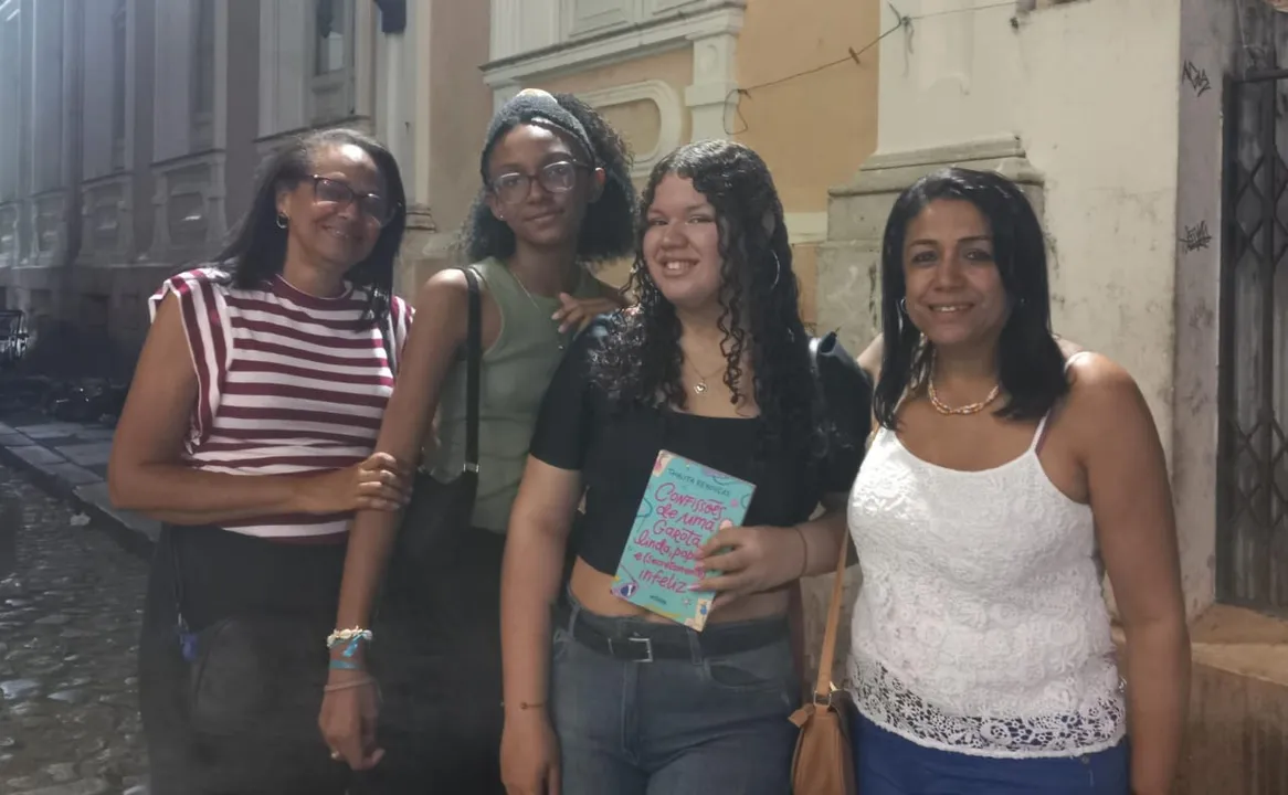 Maria Luiza e Rita com amigas
