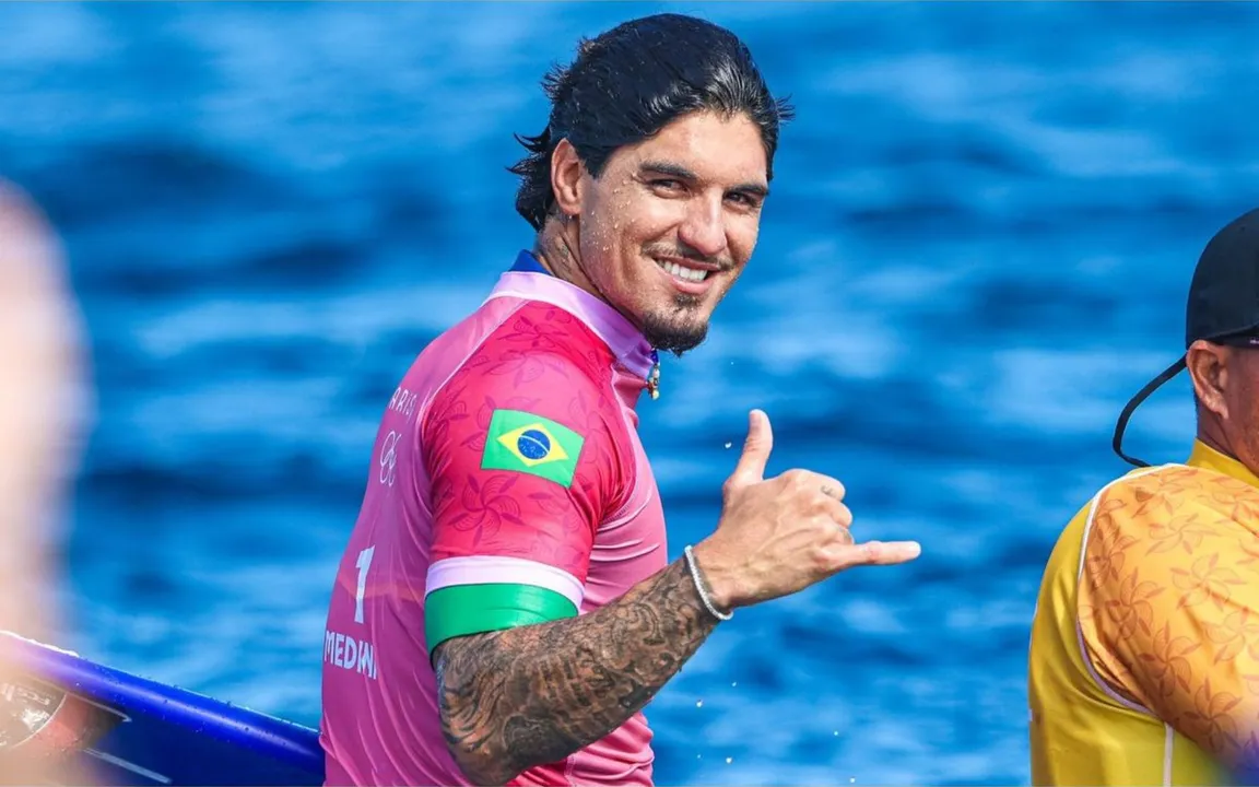 O atleta está com a jovem há alguns meses