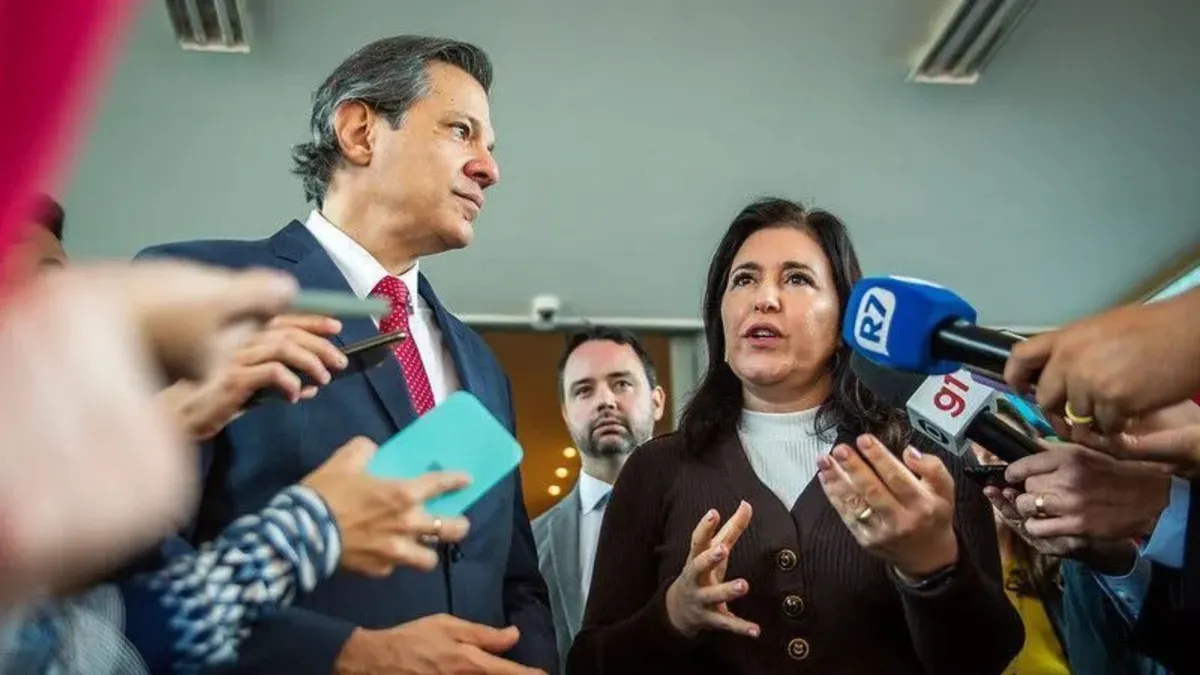Ministros Fernando Haddad (PT) e Simone Tebet (MDB)
