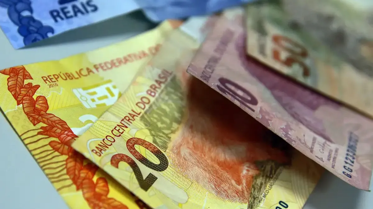 Salário mínimo deve ter aumento de R$ 133 em 2026