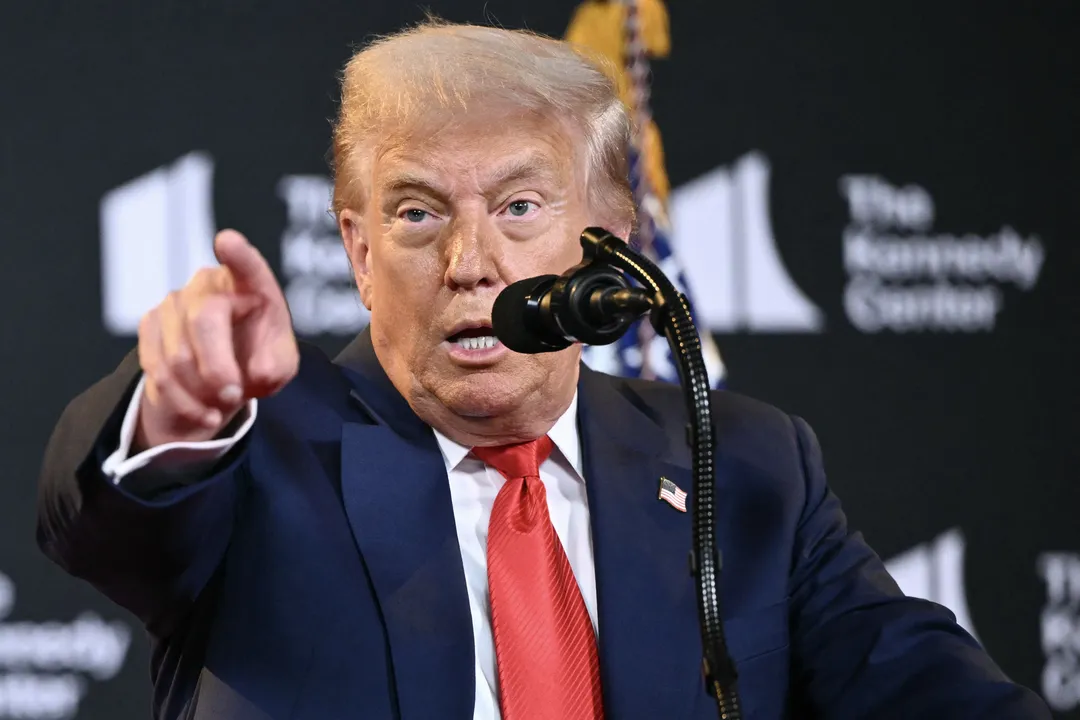 Trump  ordenou o envio de militares das forças aéreas e navais para o Mar do Caribe Meridional