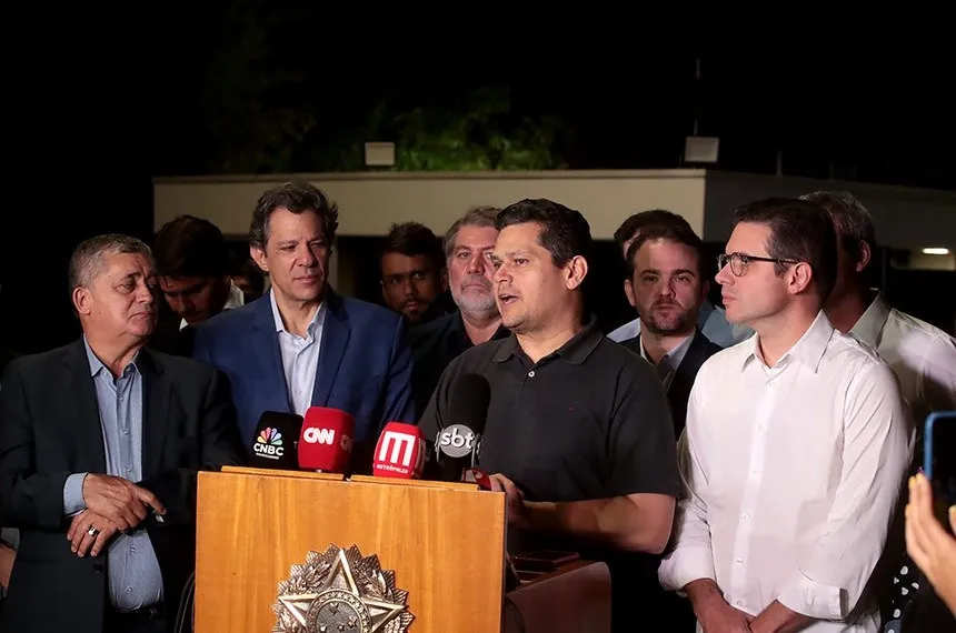 Haddad se reuniu com líderes do Congresso para debater impasse no IOF