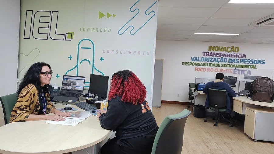 Há vagas para estudantes universitários, ensino médio e técnico