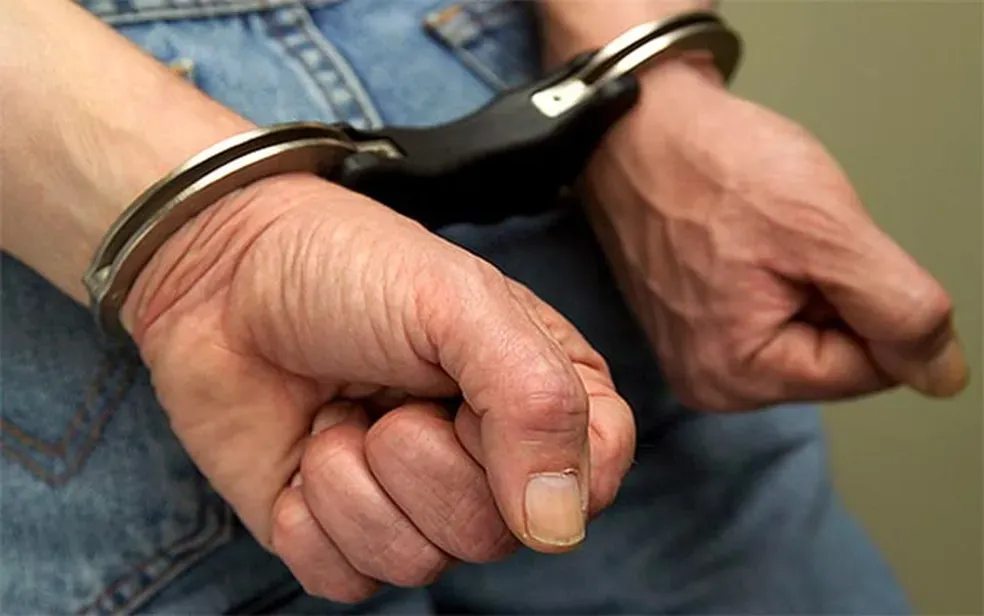 Imagem ilustrativa da imagem Idoso é condenado a 18 anos de prisão por esfaquear esposa enquanto ela dormia