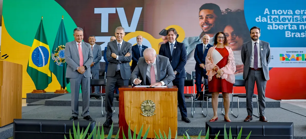 Lula assina decreto da TV 3.0