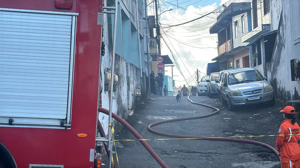 Incêndio aconteceu na manhã desta quinta-feira