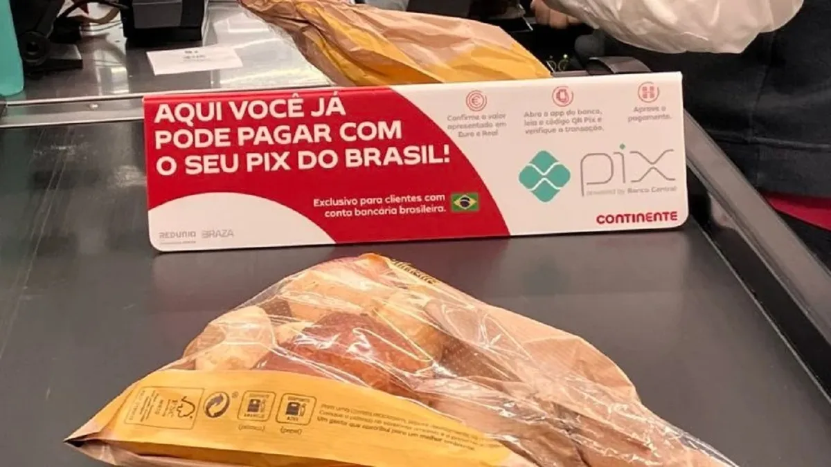 Aviso em varejo português que aceita operação via Pix