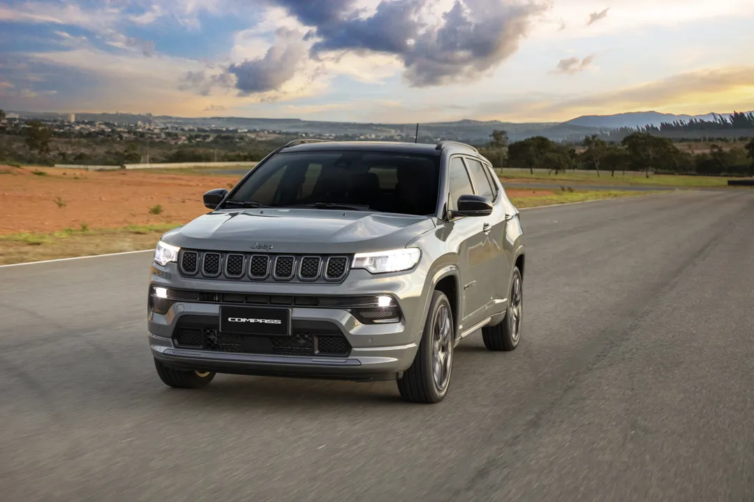 Jeep Compass versão Blackhawk tem motor Hurricane 2.0 turbo