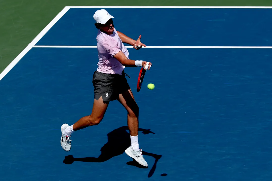 No Masters 1000 de Cincinnati, João Fonseca estreia contra o chinês Bu Yunchaokete nesta quinta (7). Torneio é a última preparação do brasileiro antes do US Open.