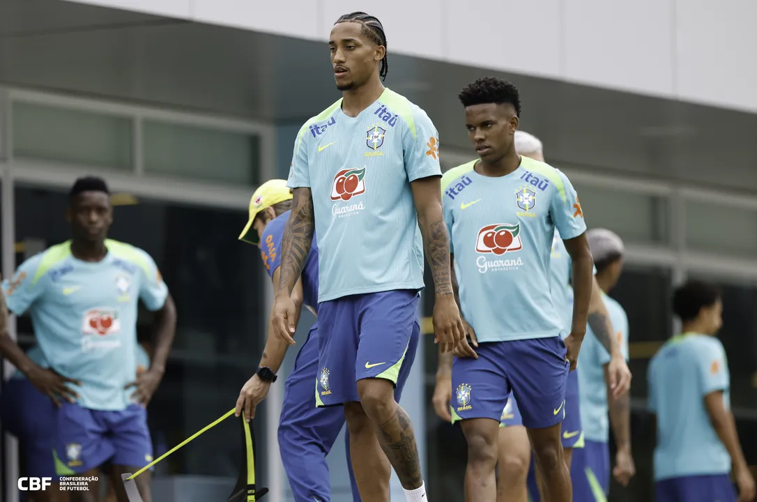 João Pedro e Estevão fazem dupla no Chelsea