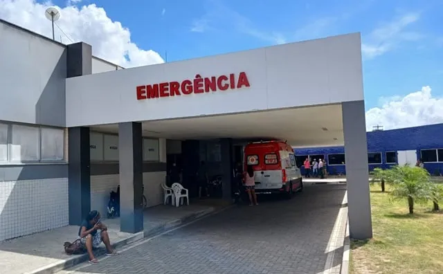 Ela foi socorrida para a Policlínica do bairro George Américo
