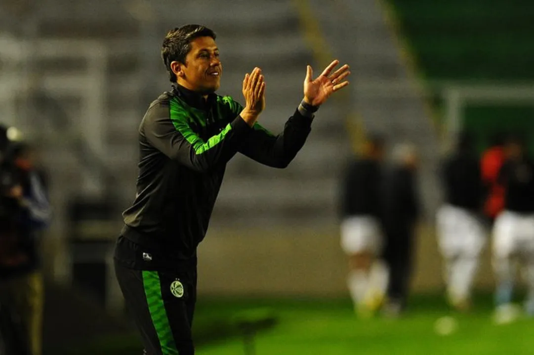 Thiago Carpini reestreou com vitória sobre o Corinthians comandando o Juventude