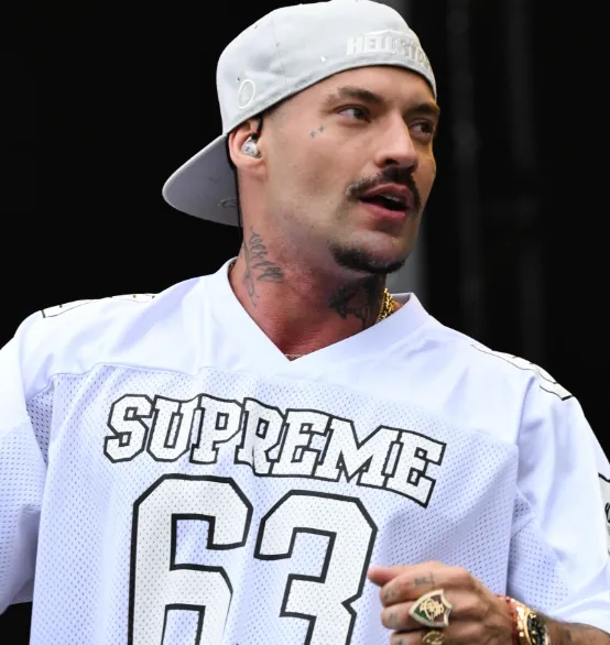 Rapper Filipe Ret faz protesto contra a prisão de Oruam