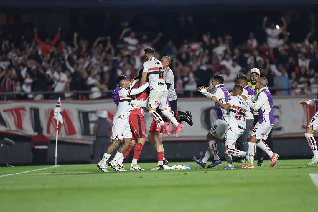 São Paulo elimina Atlético Nacional e segue vivo na Libertadores