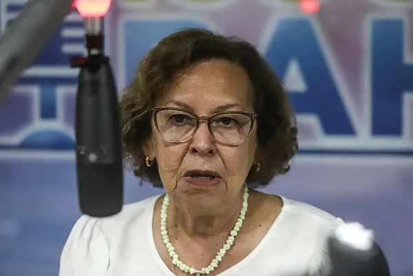 Lídice destacou o fato de o deputado estar morando nos Estados Unidos, mesmo não estando mais licenciado do cargo